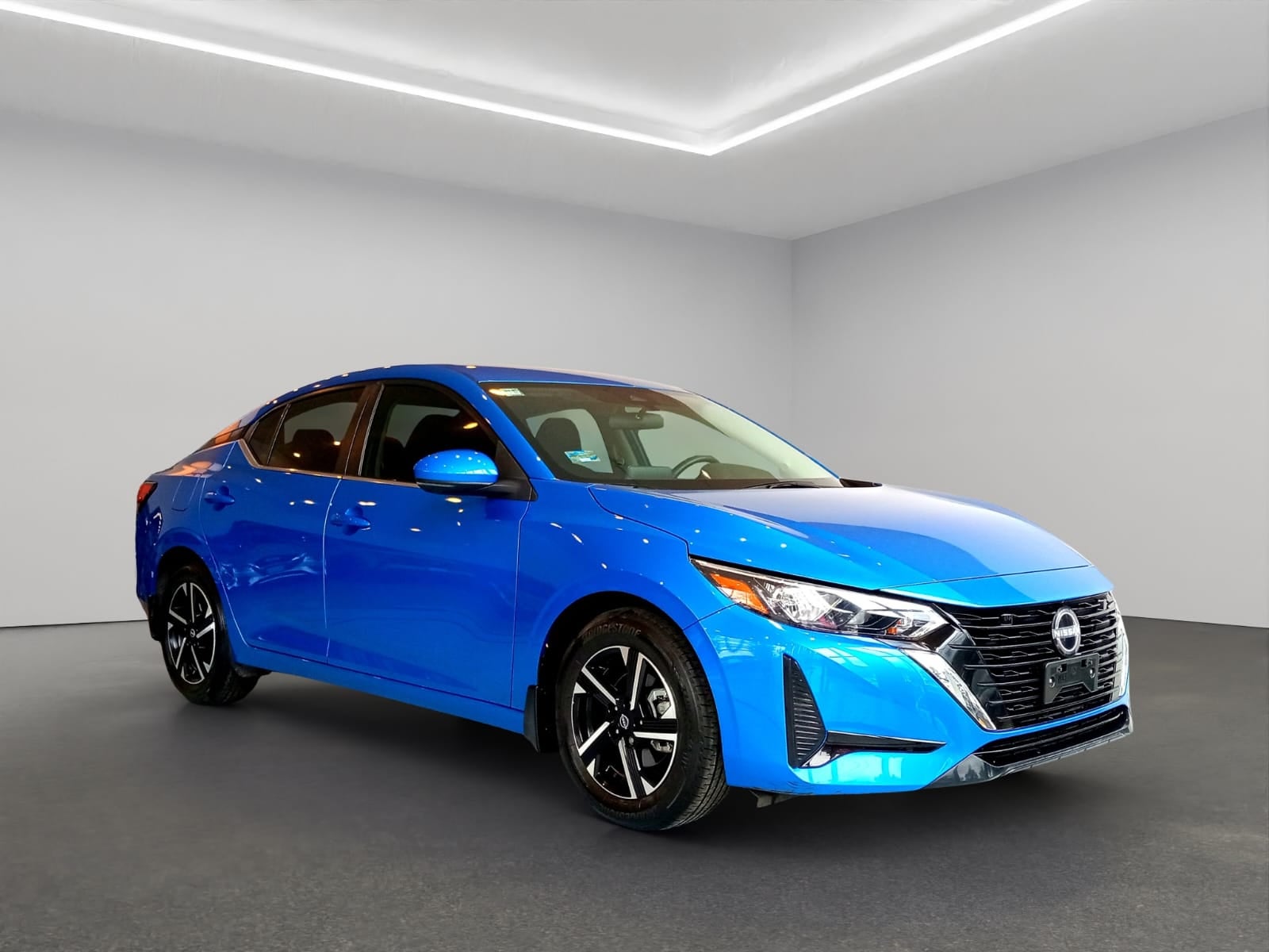 2024 Nissan Sentra 4 pts. Advance, TM6, a/ac., f. niebla, RA-16