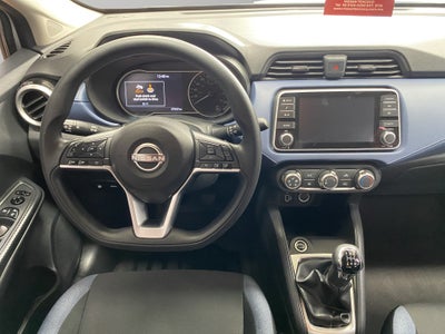2024 Nissan Versa 4 pts. Advance, TM5, a/ac., f. niebla, RA-16
