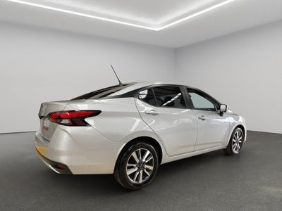 2024 Nissan Versa 4 pts. Advance, TM5, a/ac., f. niebla, RA-16