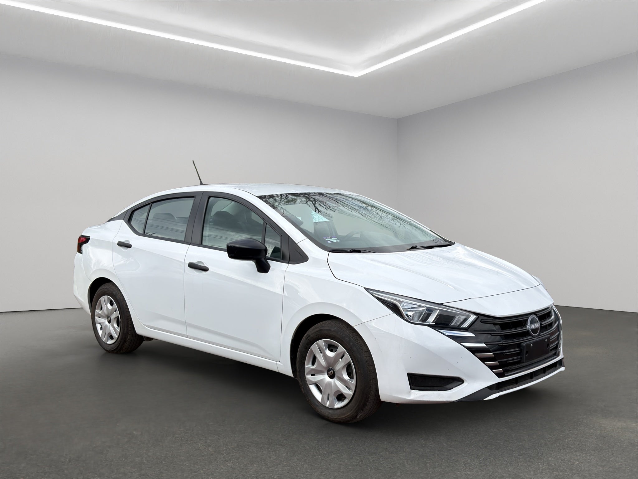 2024 Nissan Versa 4 pts. Sense, TM5, a/ac., R-15