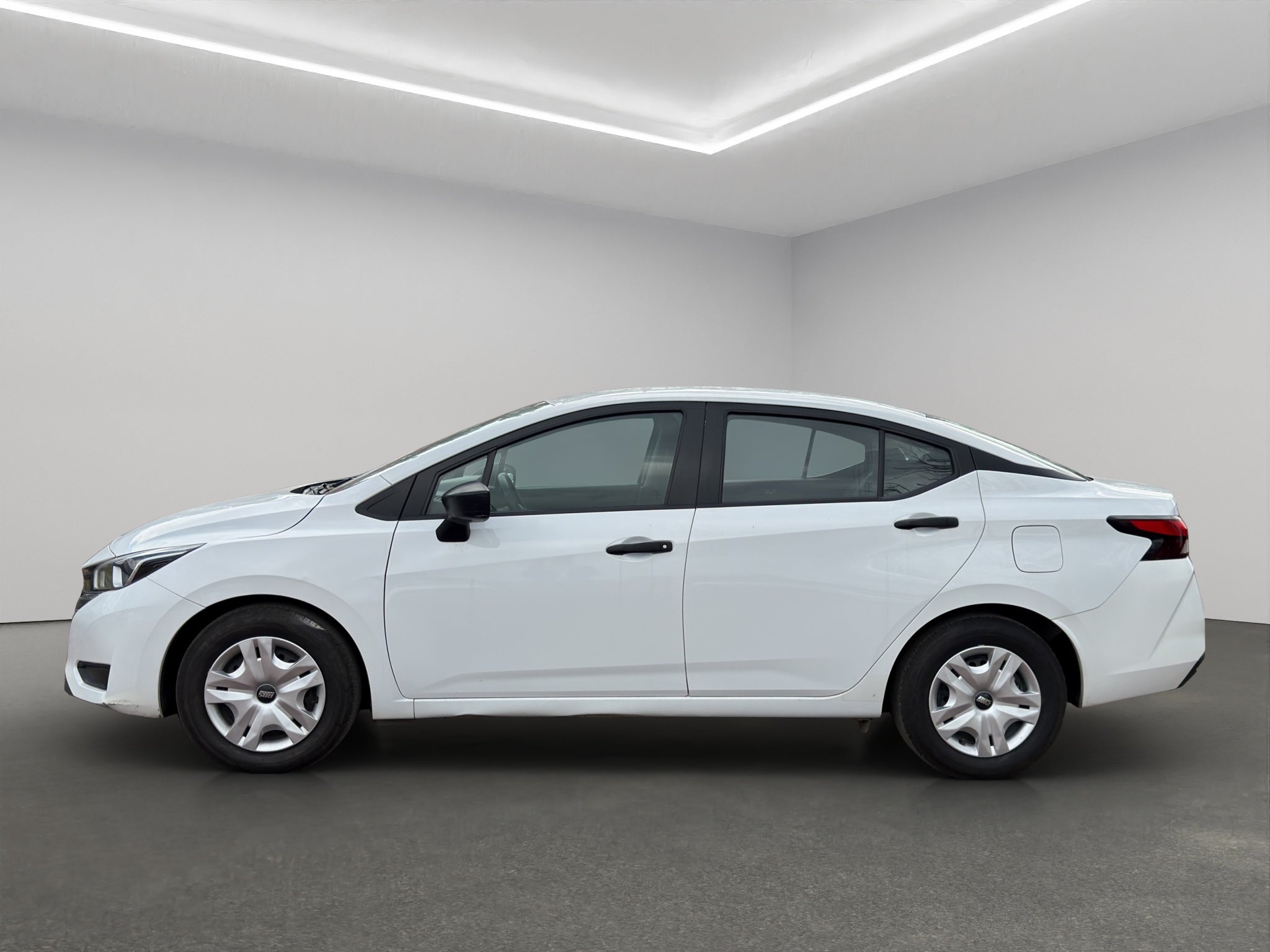 2024 Nissan Versa 4 pts. Sense, TM5, a/ac., R-15
