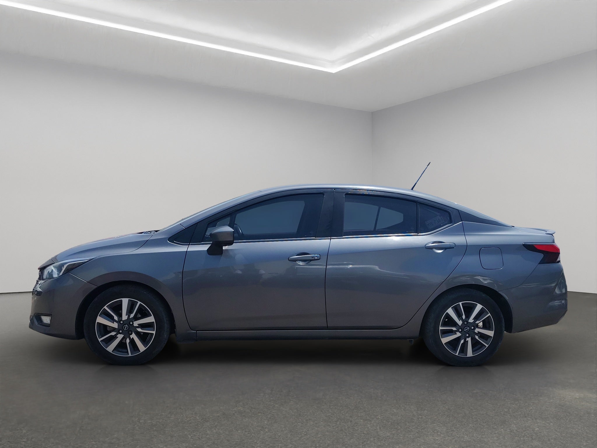 2024 Nissan Versa 4 pts. Advance, TM5, a/ac., f. niebla, RA-16