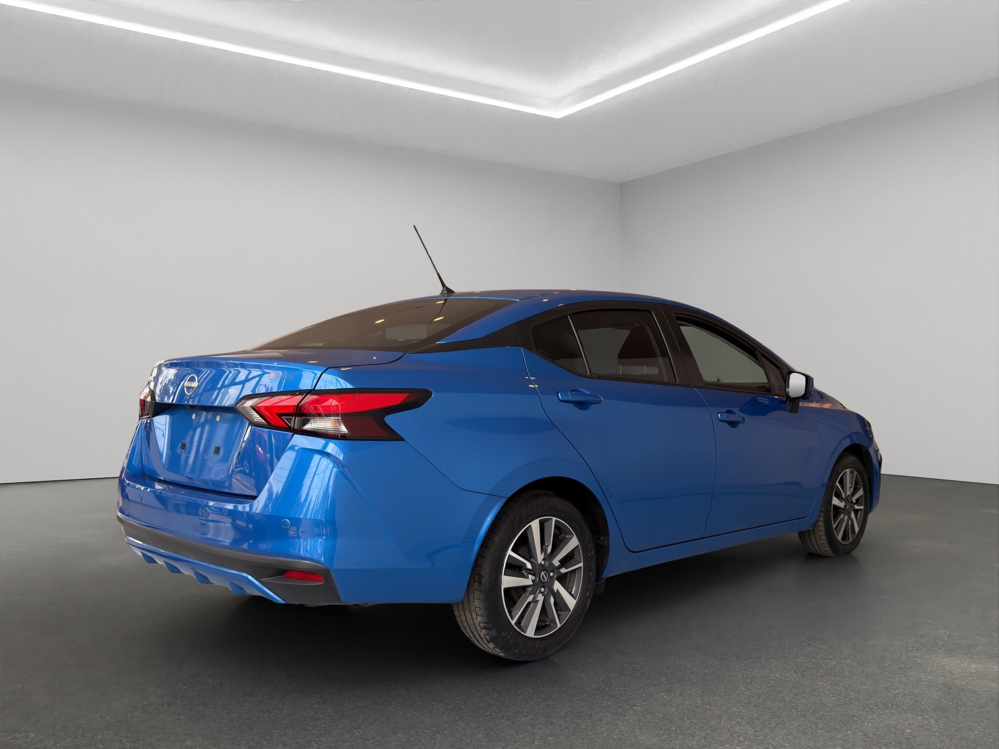 2024 Nissan Versa 4 pts. Sense, TM5, a/ac., R-15