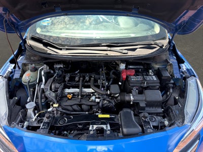 2023 Nissan Versa 4 pts. Advance, TM5, a/ac., f. niebla, RA-16 (cambio de línea)