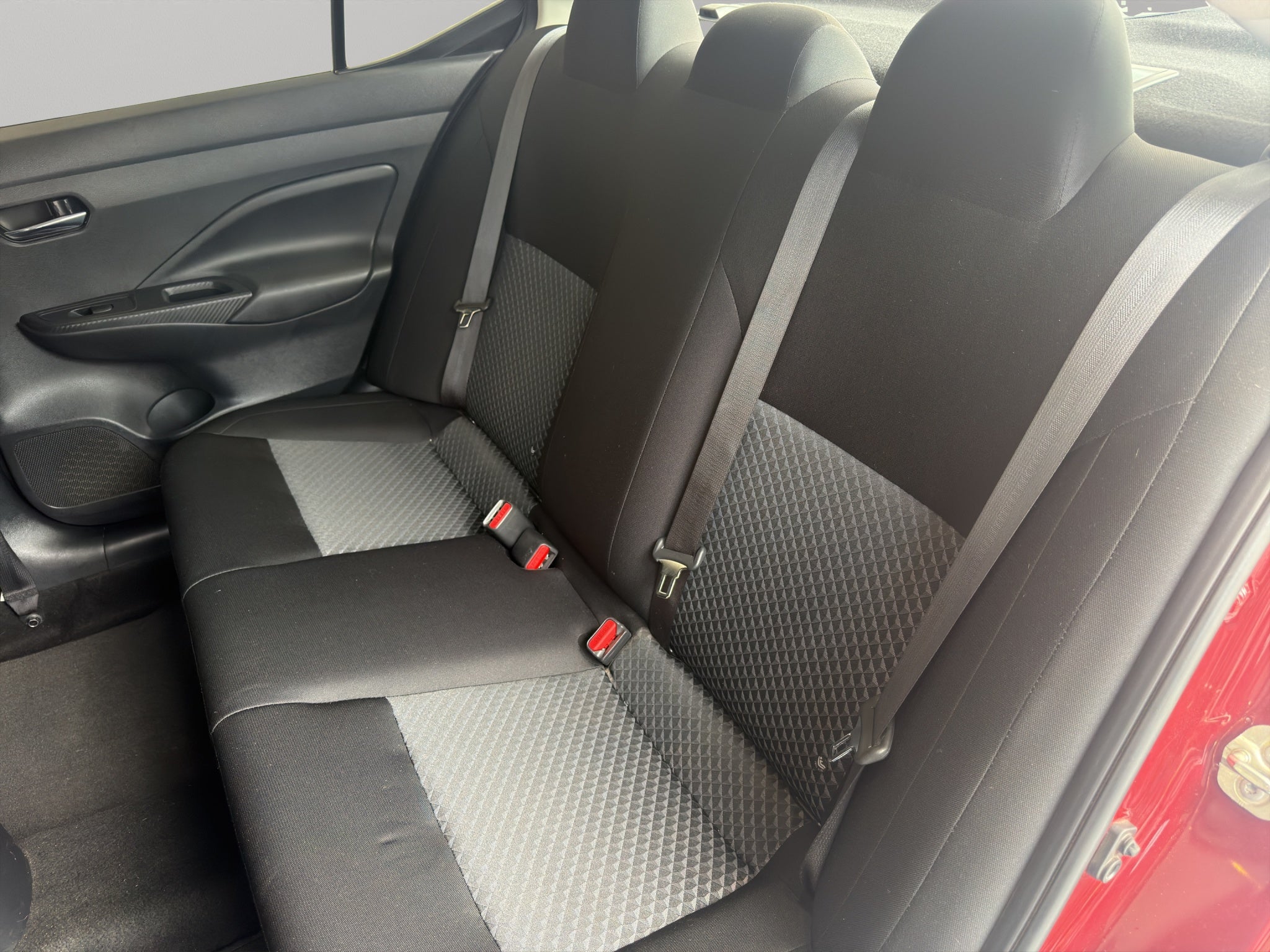 2021 Nissan Versa 4 pts. Sense, TM5, a/ac., VE, R-15