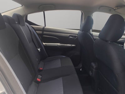 2025 Nissan Versa 4 pts. Advance, TM5, a/ac., f. niebla, RA-16 (línea anterior)