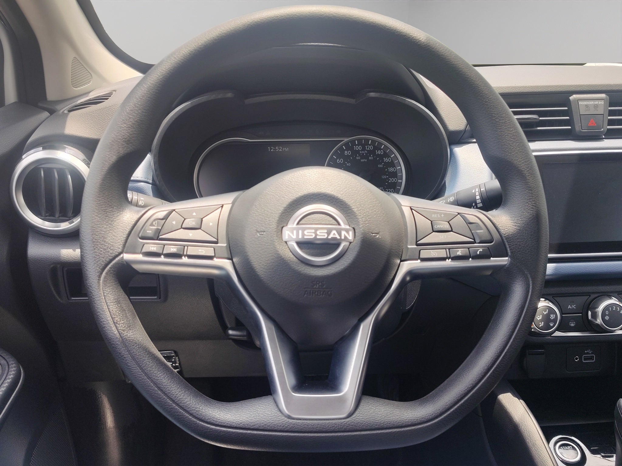 2025 Nissan Versa 4 pts. Advance, TM5, a/ac., f. niebla, RA-16 (línea anterior)
