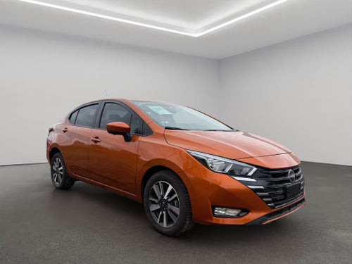 2024 Nissan Versa 4 pts. Advance, TM5, a/ac., f. niebla, RA-16