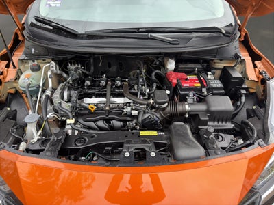 2024 Nissan Versa 4 pts. Advance, TM5, a/ac., f. niebla, RA-16