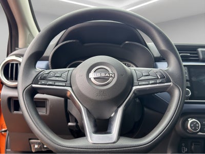 2024 Nissan Versa 4 pts. Advance, TM5, a/ac., f. niebla, RA-16