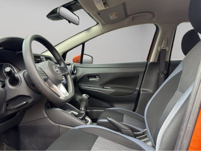 2024 Nissan Versa 4 pts. Advance, TM5, a/ac., f. niebla, RA-16