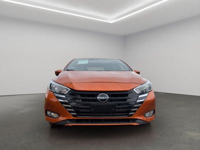 2024 Nissan Versa 4 pts. Advance, TM5, a/ac., f. niebla, RA-16