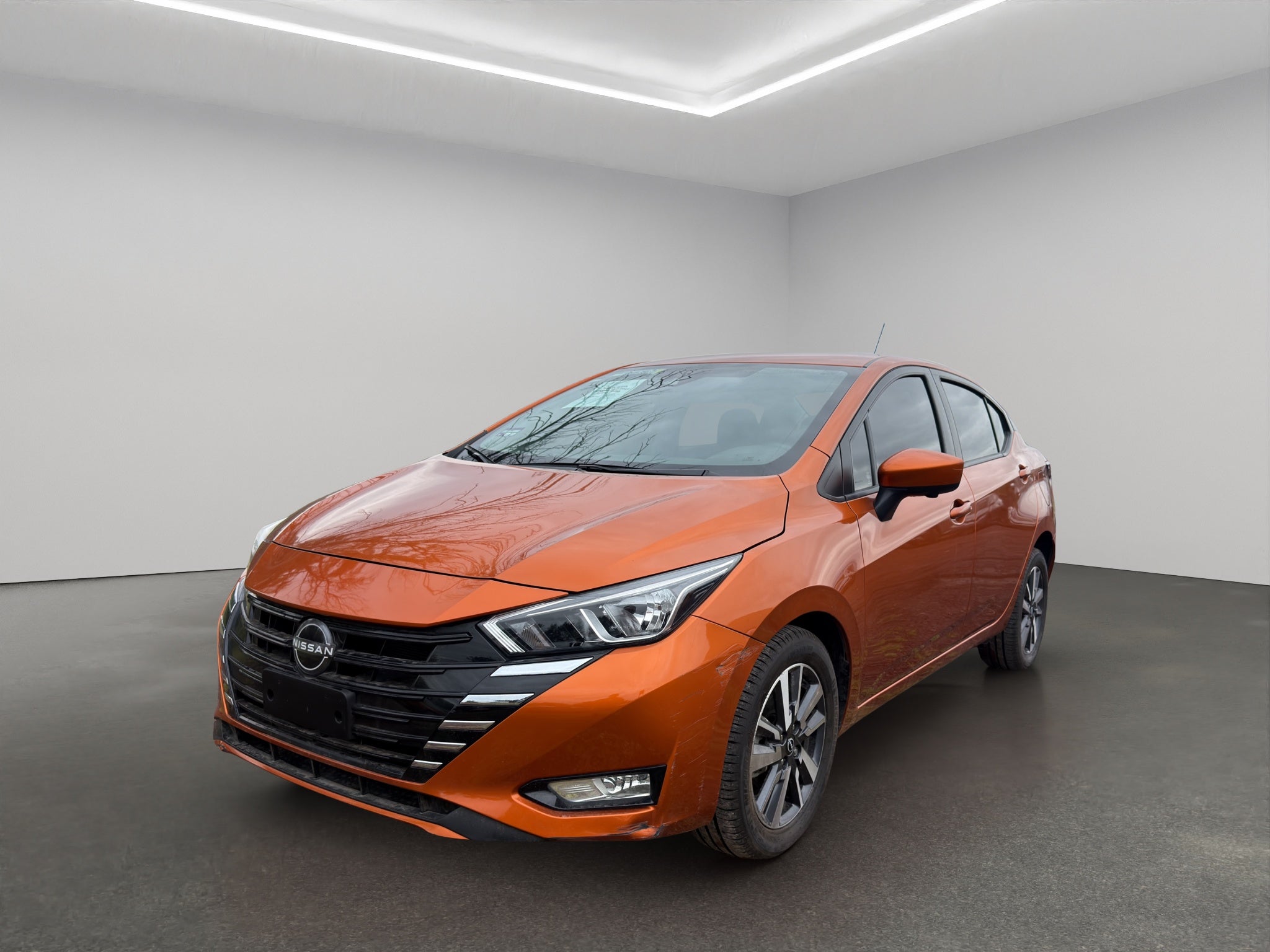2024 Nissan Versa 4 pts. Advance, TM5, a/ac., f. niebla, RA-16