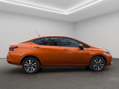 2024 Nissan Versa 4 pts. Advance, TM5, a/ac., f. niebla, RA-16