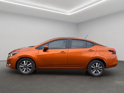 2024 Nissan Versa 4 pts. Advance, TM5, a/ac., f. niebla, RA-16