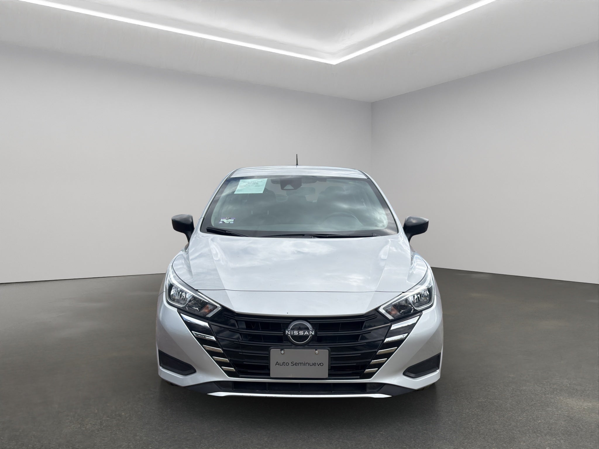 2024 Nissan Versa 4 pts. Sense, TM5, a/ac., R-15
