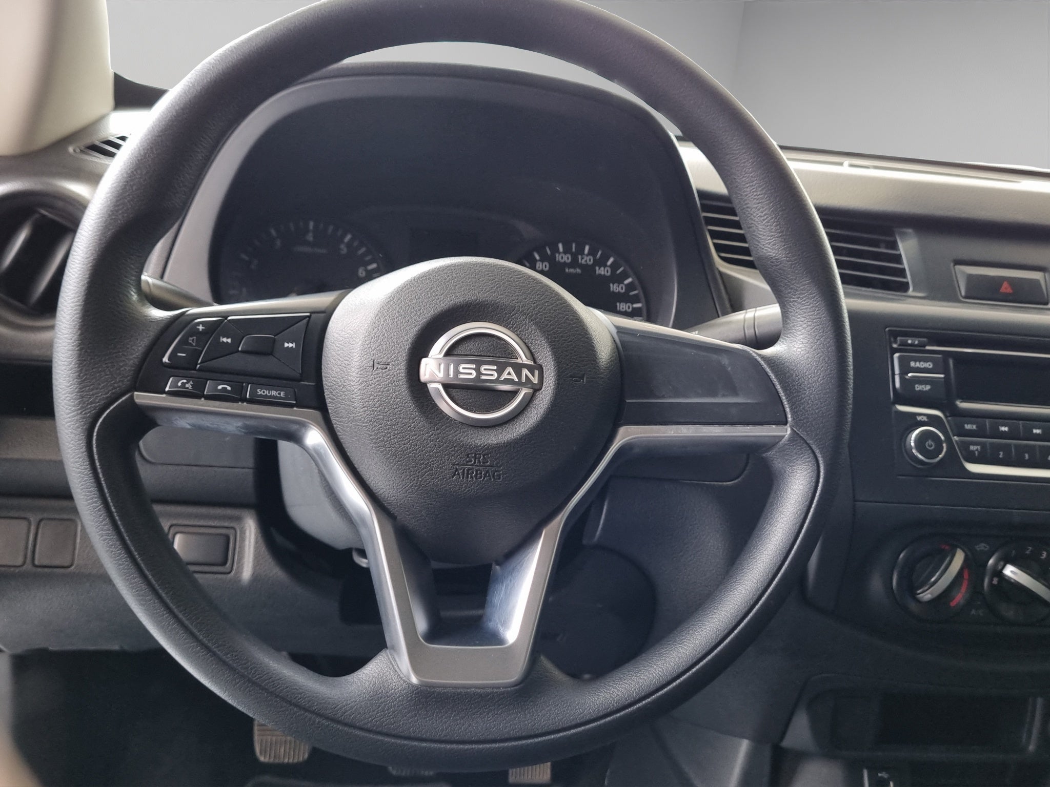 2023 Nissan Comerciales NP300 2 pts. Chas. Cab., TD, TM6, a/ac.