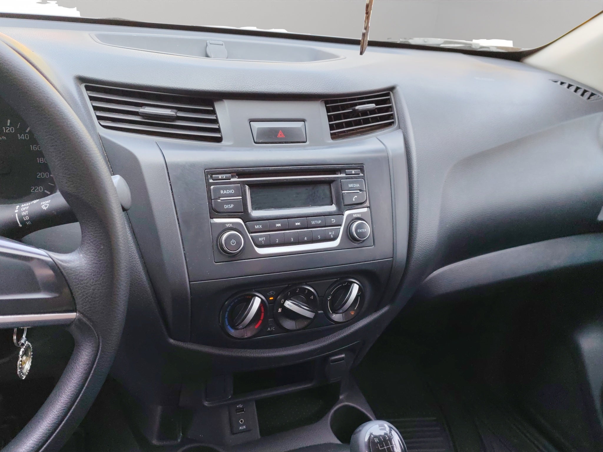 2023 Nissan Comerciales NP300 2 pts. Pick-Up, Cab. Sencilla, TM6, a/ac.