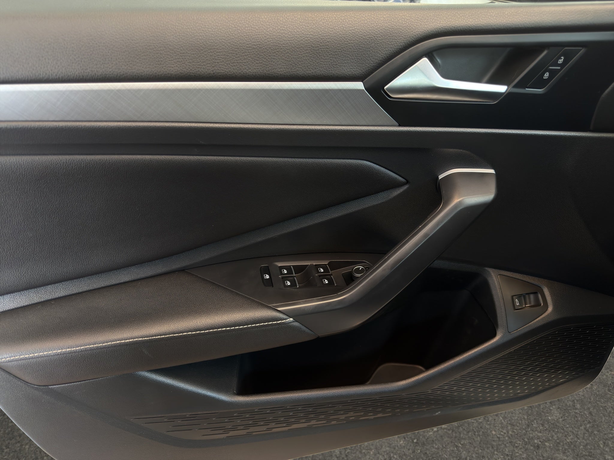 2022 Volkswagen Jetta A7 4 pts. Comfortline, 1.4T, TA, RA-16 (cambio de línea)