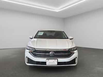 2022 Volkswagen Jetta A7 4 pts. Comfortline, 1.4T, TA, RA-16 (cambio de línea)
