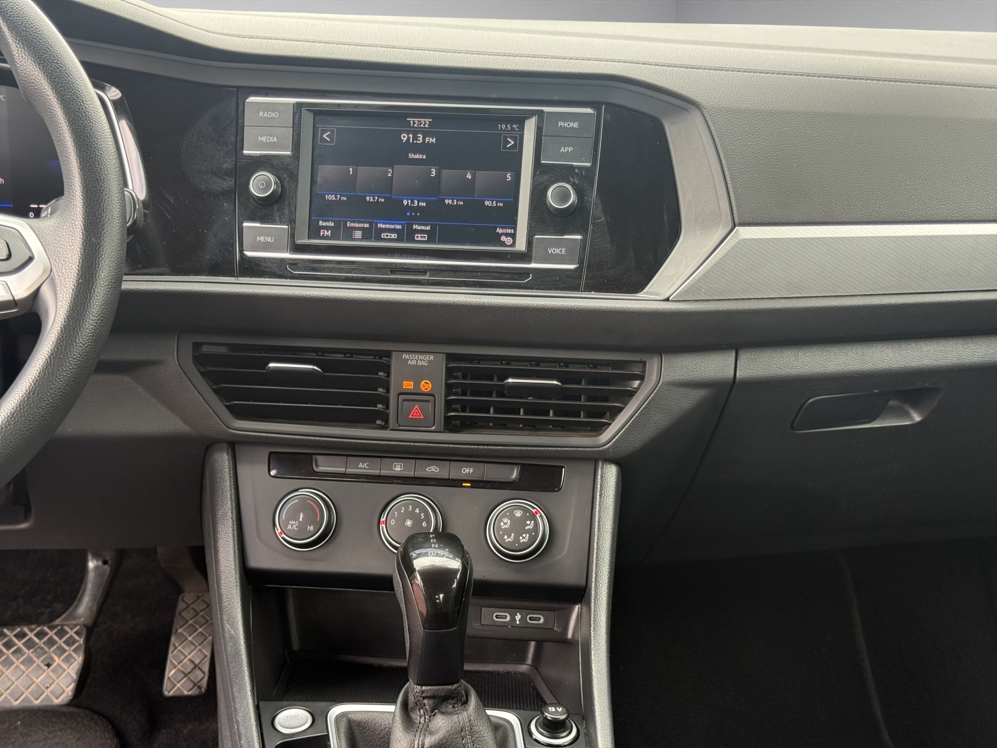 2024 Volkswagen Jetta A7 4 pts. Trendline, 1.4T, TM5, R-16 (línea anterior)
