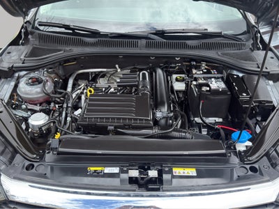 2024 Volkswagen Jetta A7 4 pts. Trendline, 1.4T, TM5, R-16 (línea anterior)