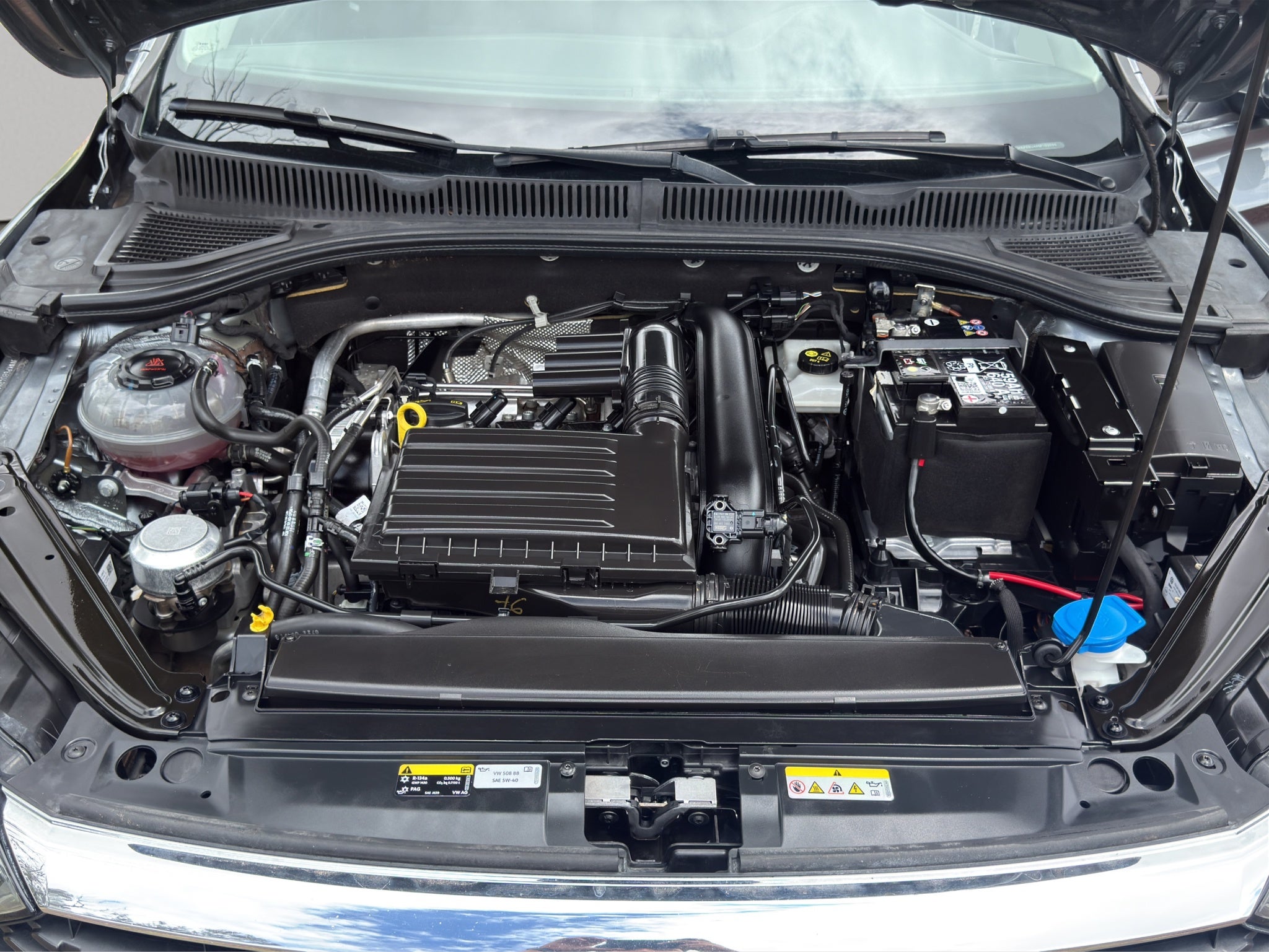2024 Volkswagen Jetta A7 4 pts. Trendline, 1.4T, TM5, R-16 (línea anterior)