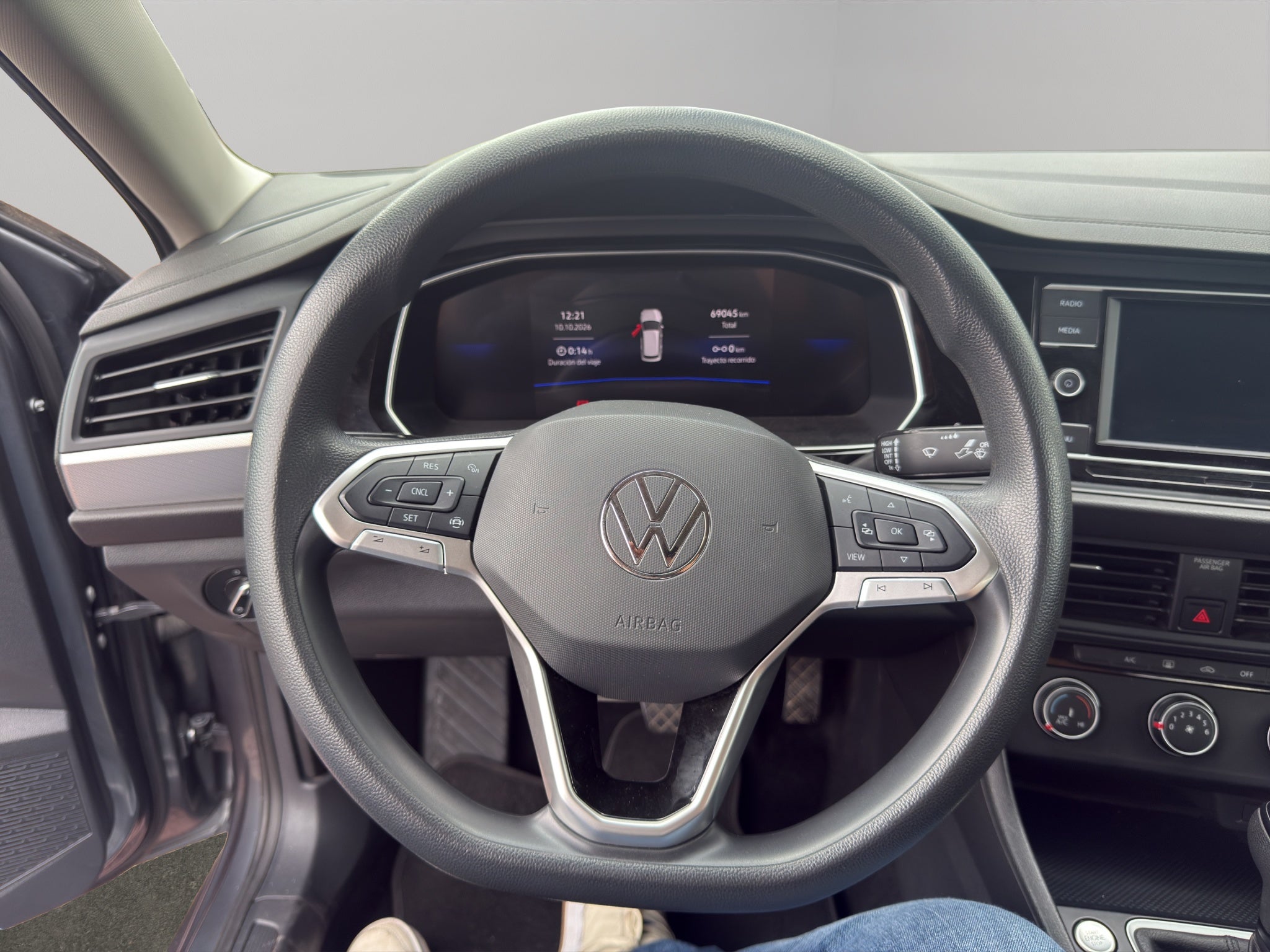 2024 Volkswagen Jetta A7 4 pts. Trendline, 1.4T, TM5, R-16 (línea anterior)