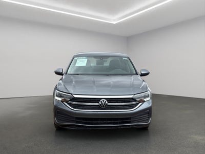 2024 Volkswagen Jetta A7 4 pts. Trendline, 1.4T, TM5, R-16 (línea anterior)