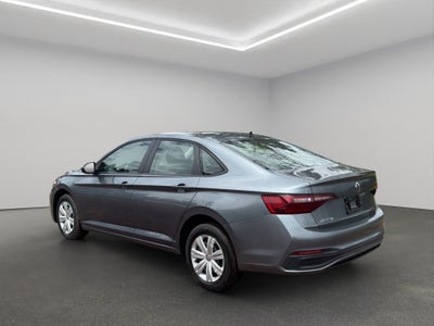 2024 Volkswagen Jetta A7 4 pts. Trendline, 1.4T, TM5, R-16 (línea anterior)