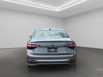 2024 Volkswagen Jetta A7 4 pts. Trendline, 1.4T, TM5, R-16 (línea anterior)