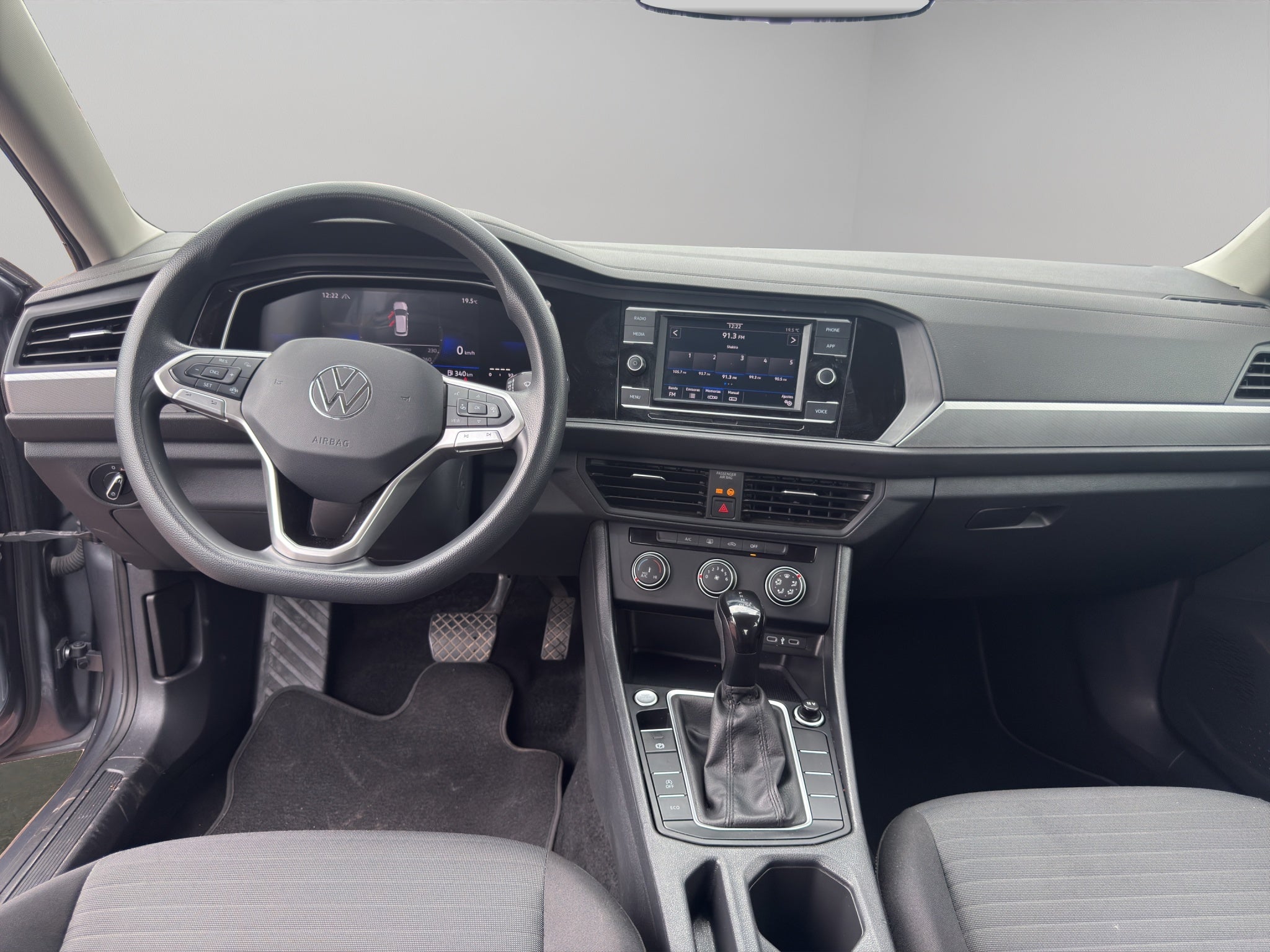 2024 Volkswagen Jetta A7 4 pts. Trendline, 1.4T, TM5, R-16 (línea anterior)