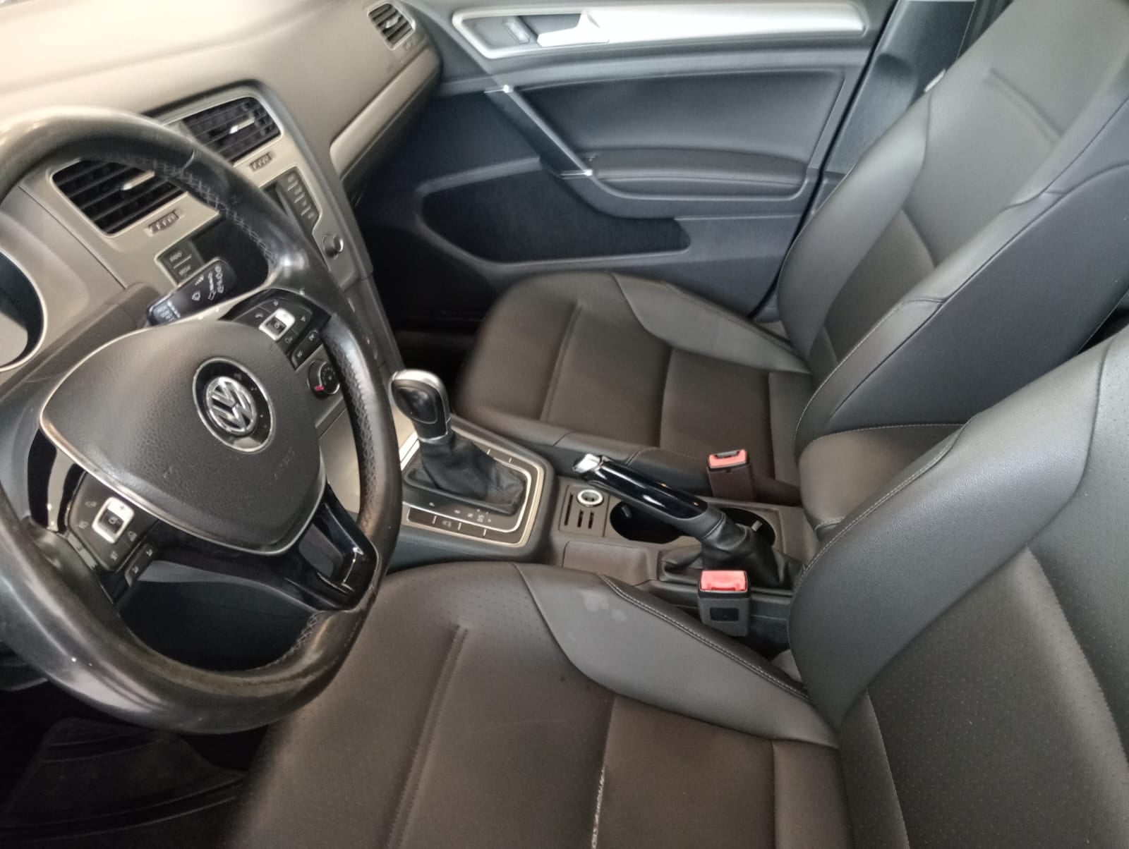 2017 Volkswagen Golf A7 5 pts. HB Highline, 1.4T, DSG, climatronic, QCP, f. niebla, RA-17