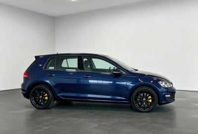 2017 Volkswagen Golf A7 5 pts. HB Highline, 1.4T, DSG, climatronic, QCP, f. niebla, RA-17