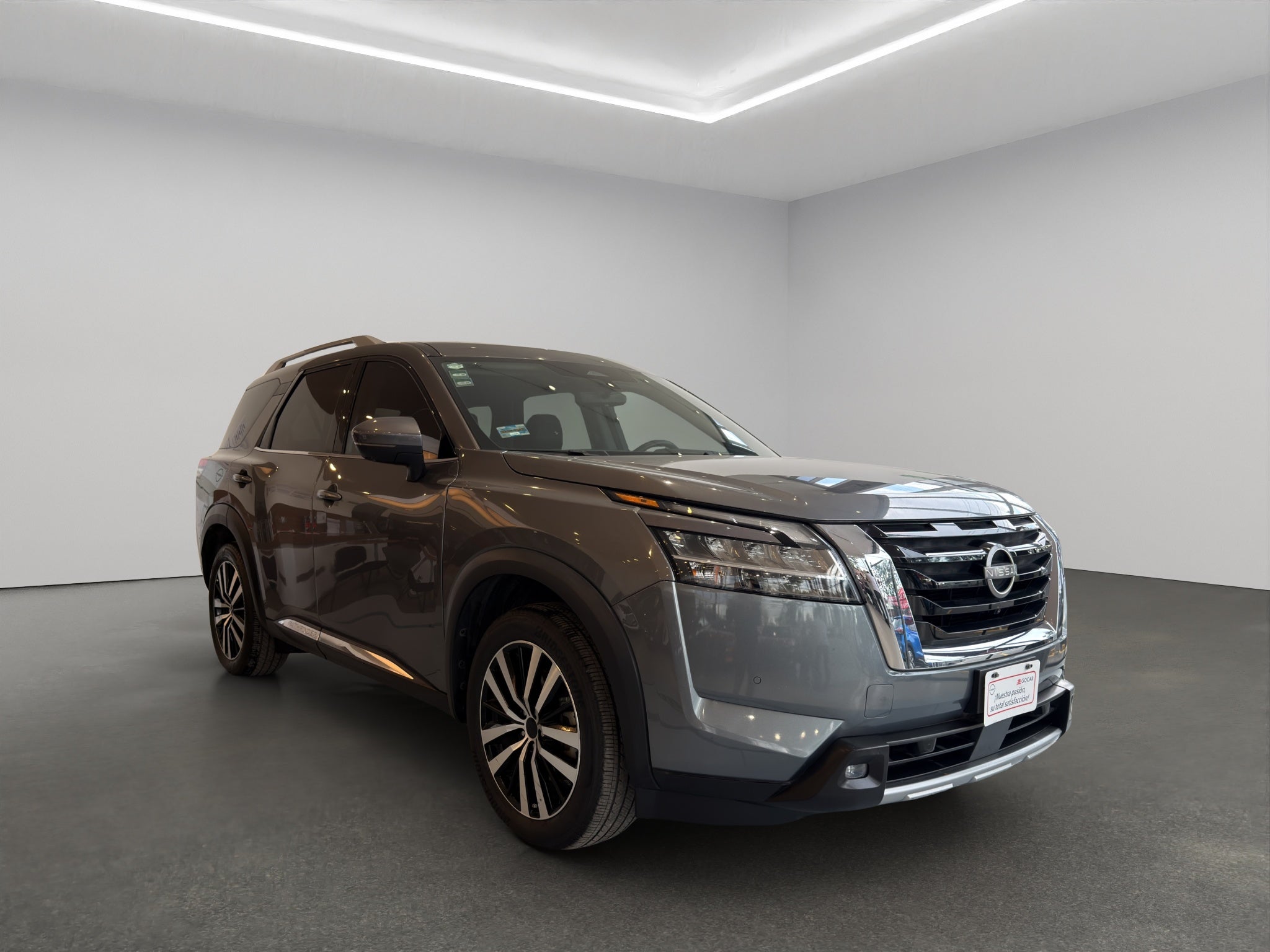 2023 Nissan Pathfinder VUD 5 pts. Platinum, 3.5l, TA, piel premium, RA-20, 4x4 (línea nueva)