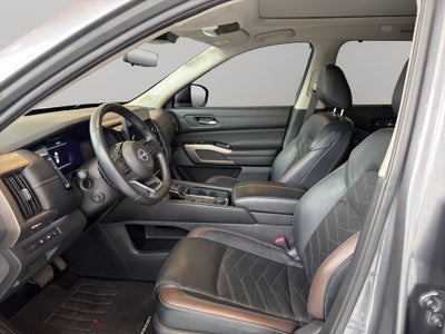 2023 Nissan Pathfinder VUD 5 pts. Platinum, 3.5l, TA, piel premium, RA-20, 4x4 (línea nueva)