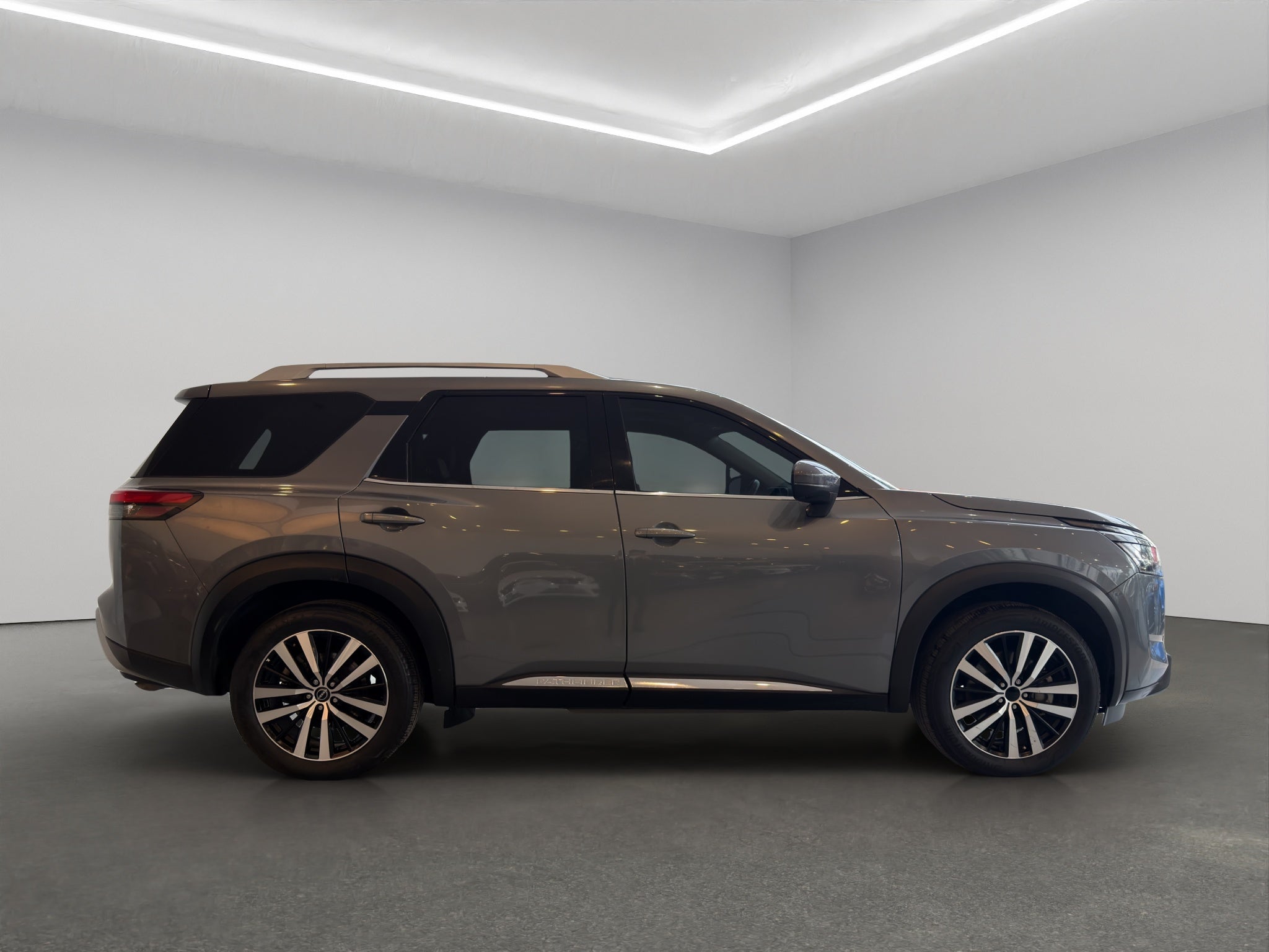 2023 Nissan Pathfinder VUD 5 pts. Platinum, 3.5l, TA, piel premium, RA-20, 4x4 (línea nueva)