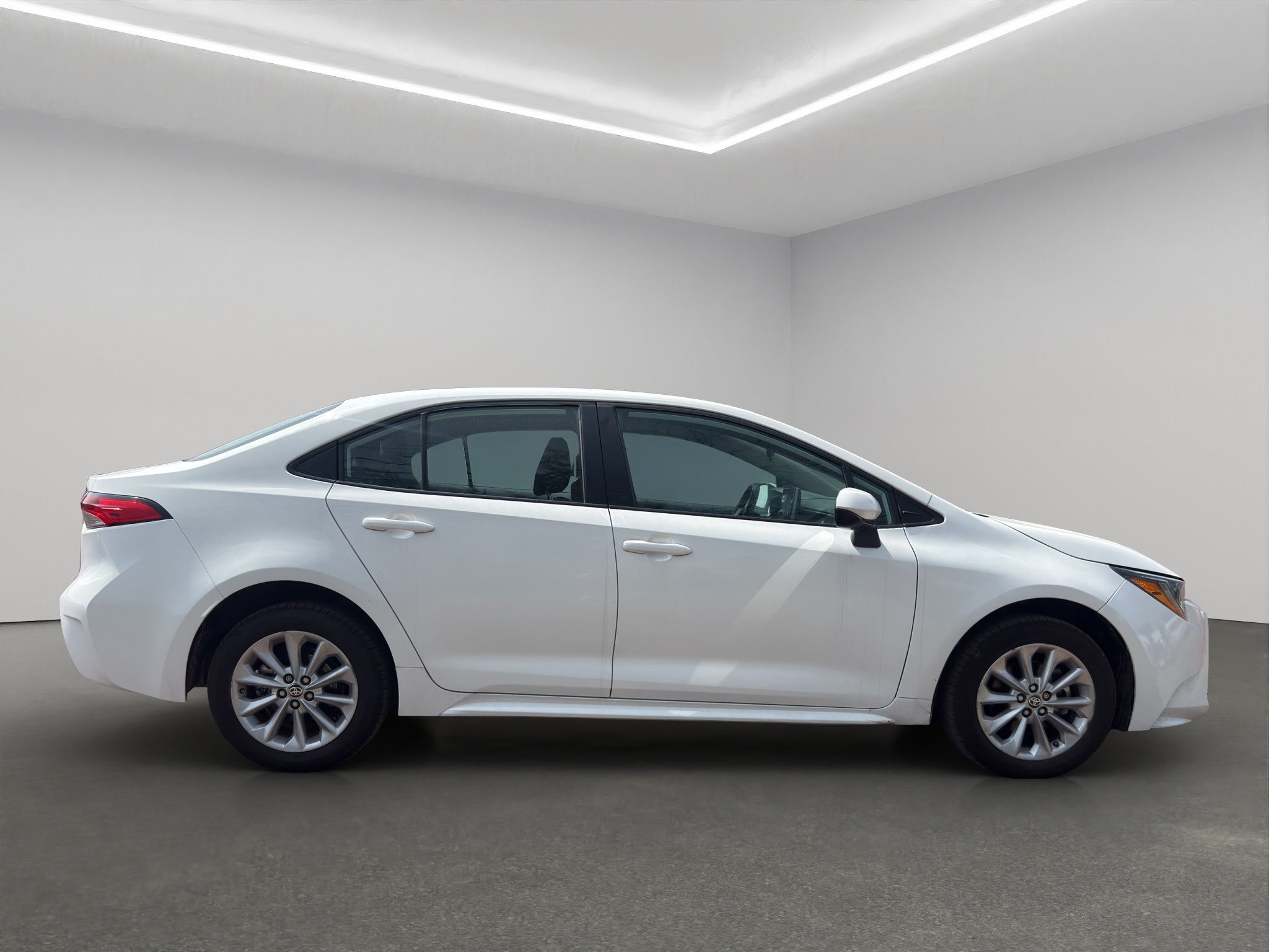 2020 Toyota Corolla 4 pts. LE, 1.8l, TA, RA-16 (línea nueva)
