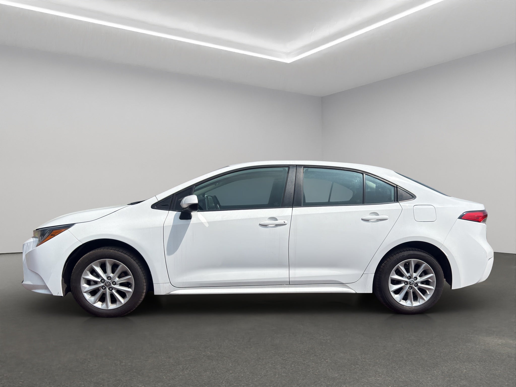 2020 Toyota Corolla 4 pts. LE, 1.8l, TA, RA-16 (línea nueva)