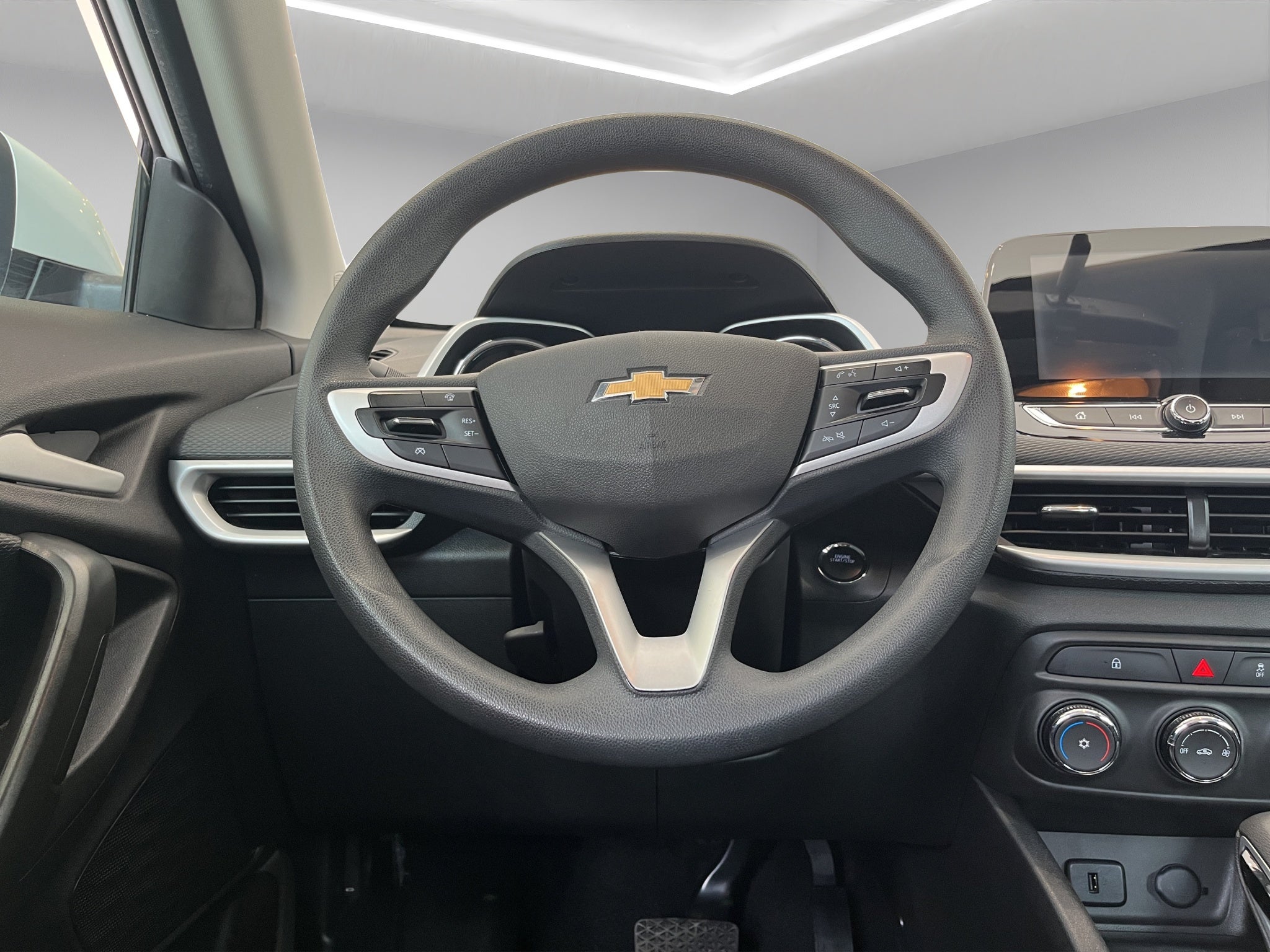 2024 Chevrolet Tracker VUD 5 pts. LS, 1.2T, TM5, RA-16 (línea anterior)