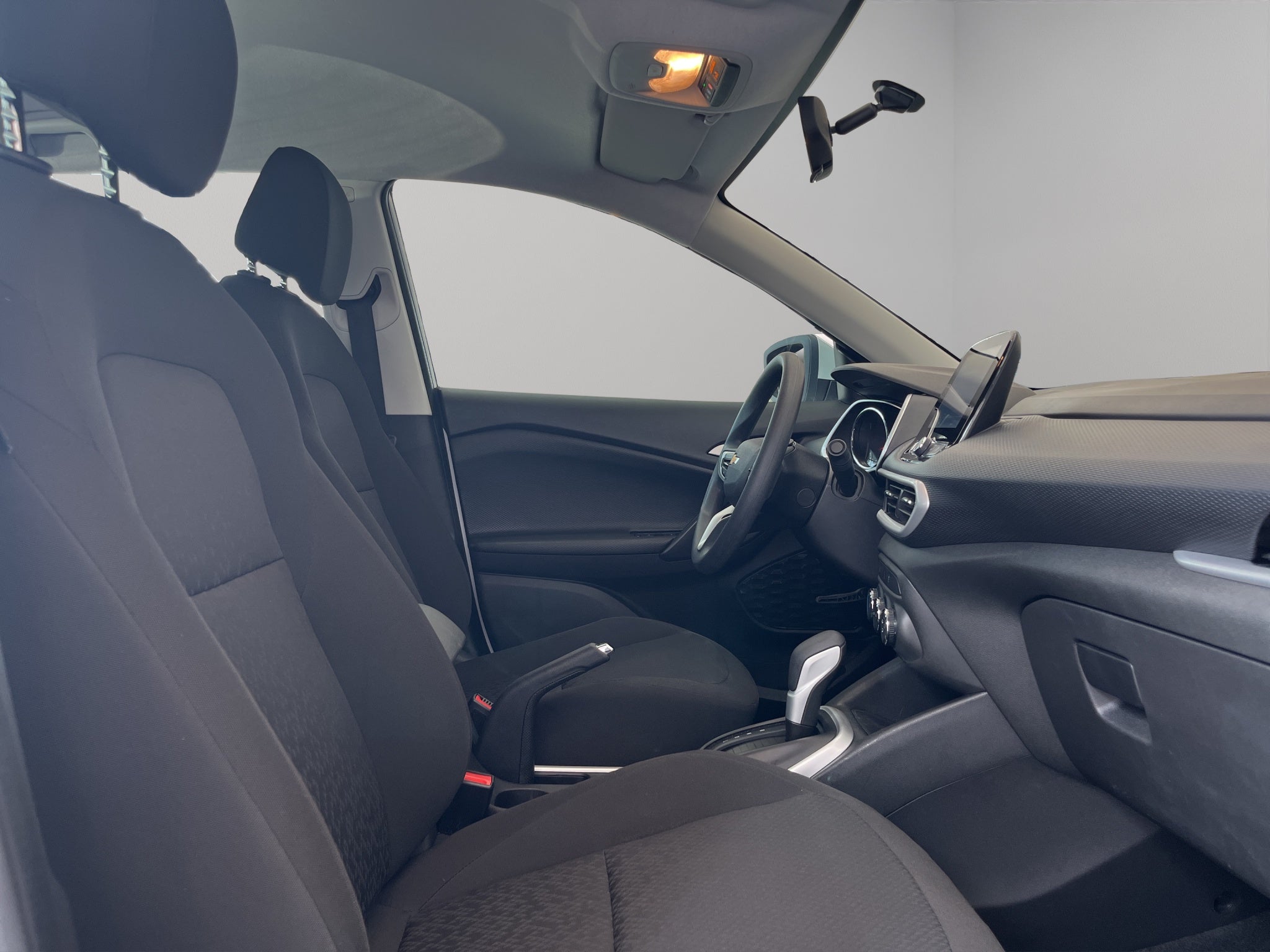 2024 Chevrolet Tracker VUD 5 pts. LS, 1.2T, TM5, RA-16 (línea anterior)