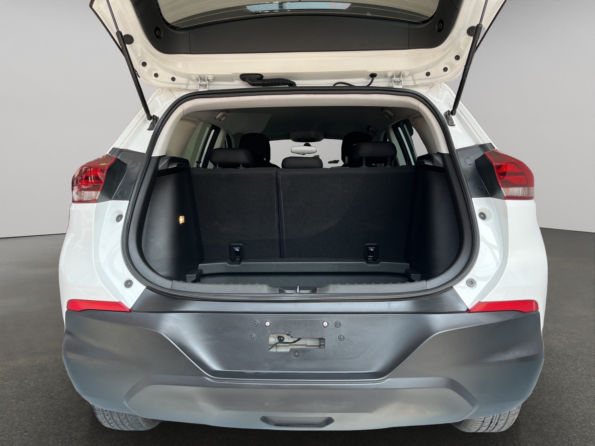 2024 Chevrolet Tracker VUD 5 pts. LS, 1.2T, TM5, RA-16 (línea anterior)