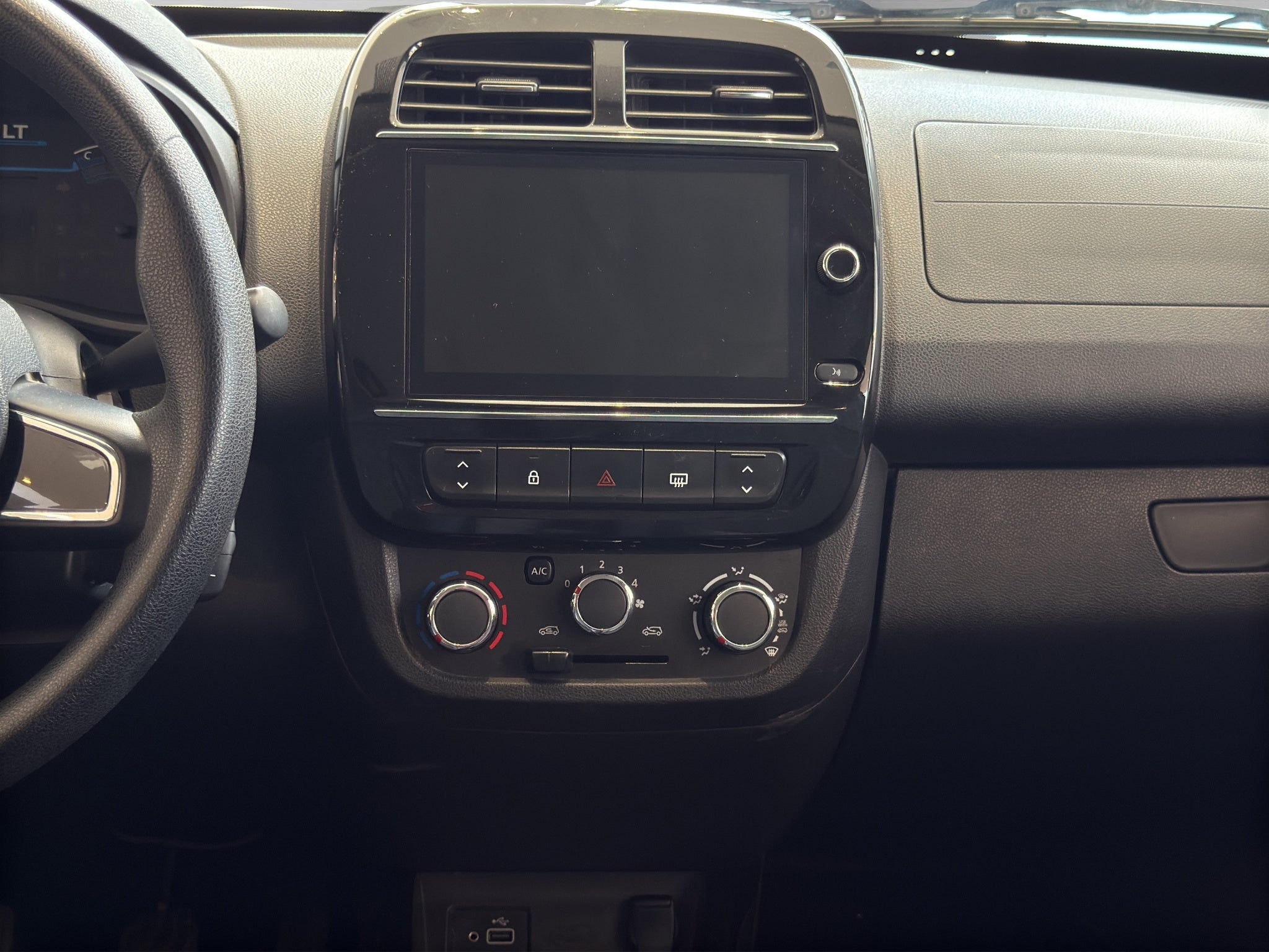 2024 Renault Kwid 5 pts. HB Iconic, TM5, a/ac., pantalla touch 8