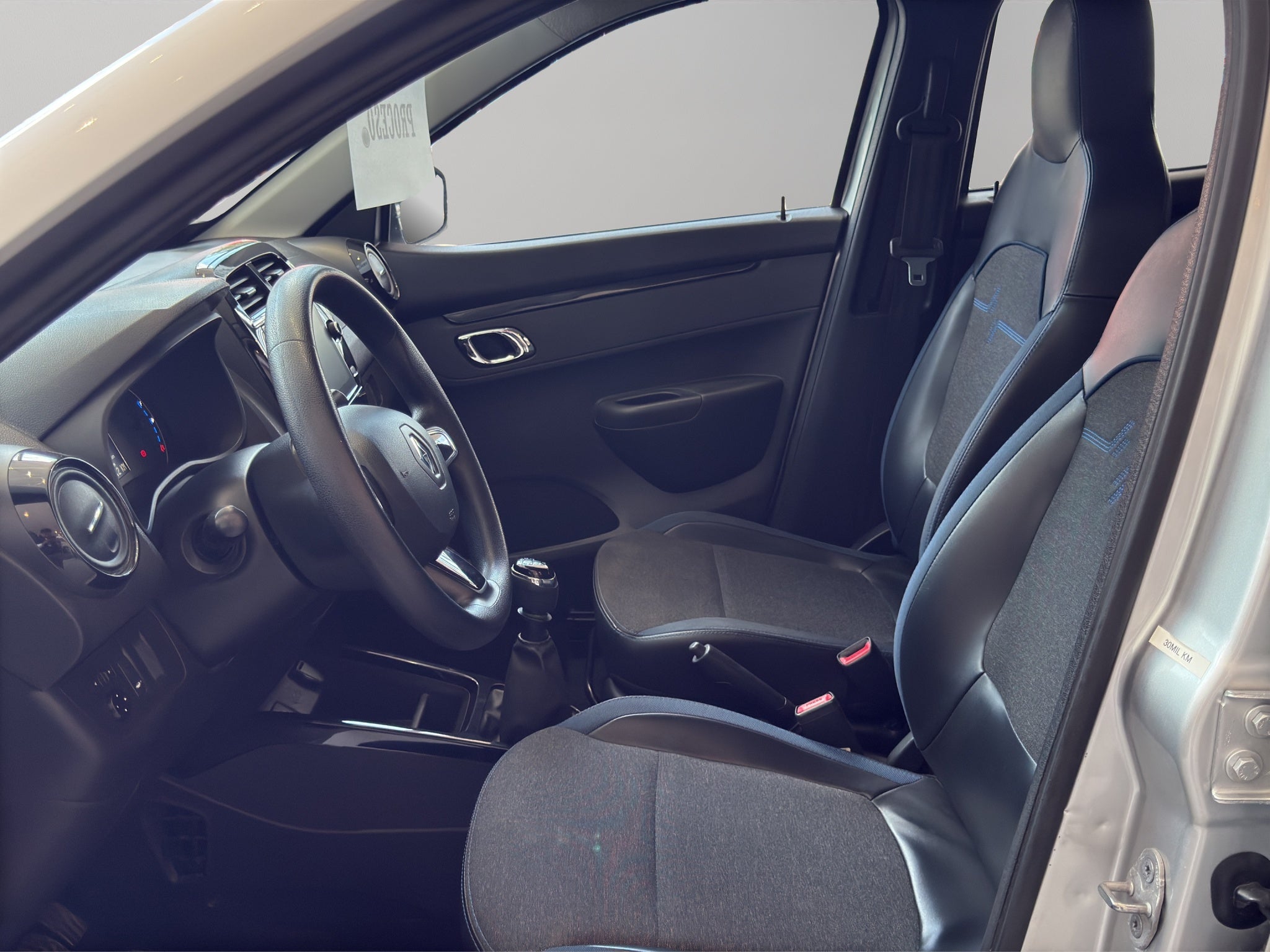 2024 Renault Kwid 5 pts. HB Iconic, TM5, a/ac., pantalla touch 8