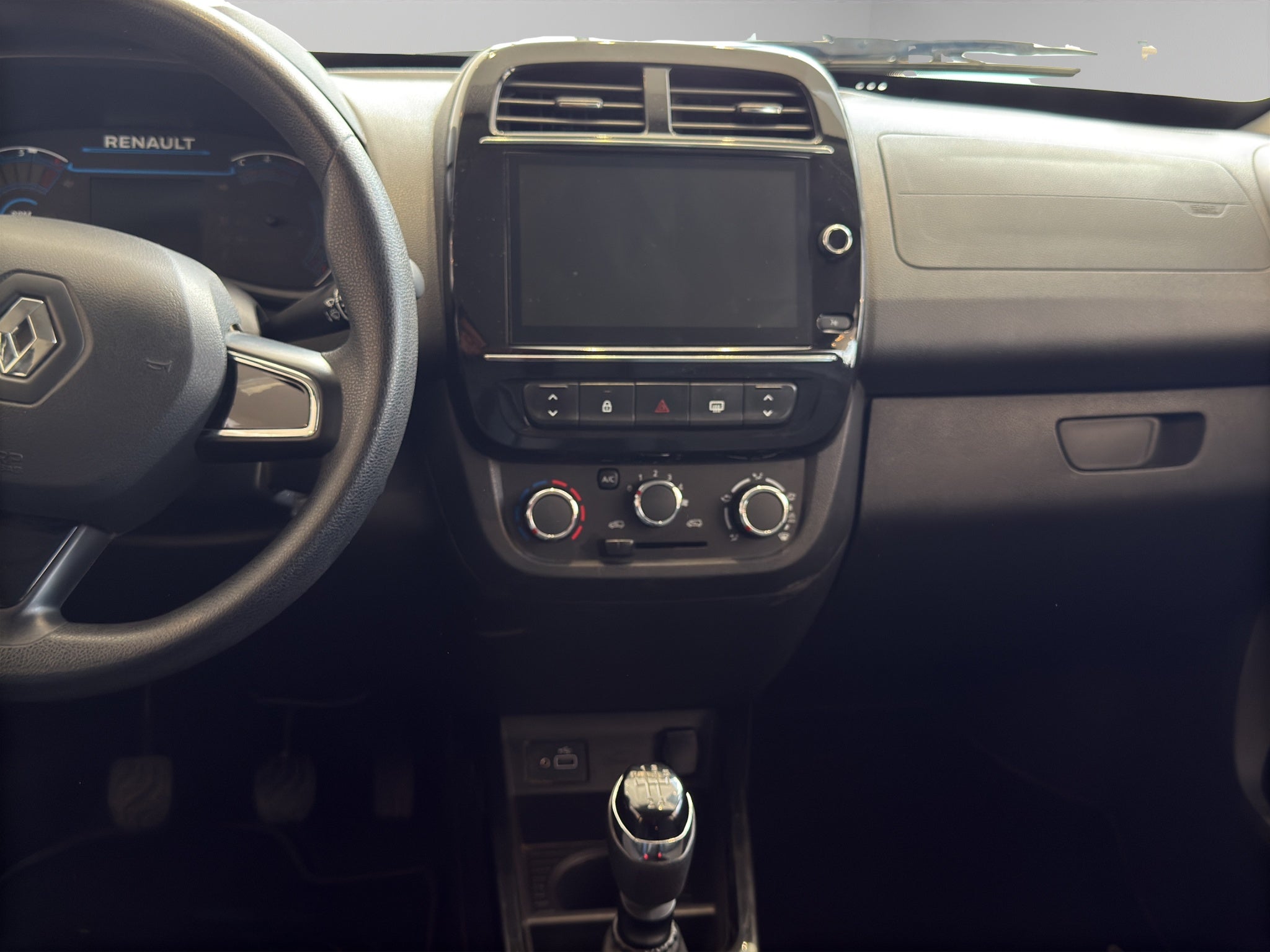 2024 Renault Kwid 5 pts. HB Iconic, TM5, a/ac., pantalla touch 8