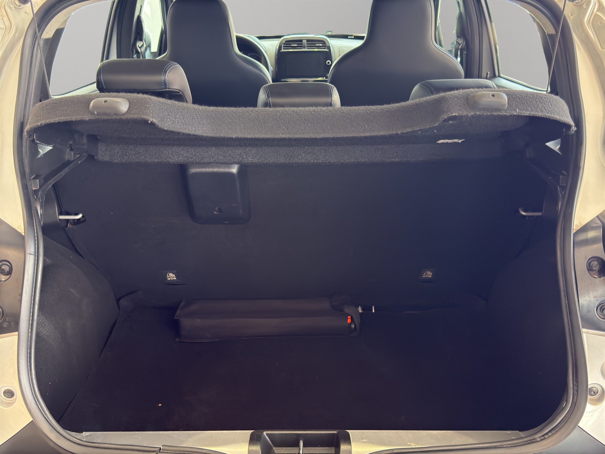 2024 Renault Kwid 5 pts. HB Iconic, TM5, a/ac., pantalla touch 8