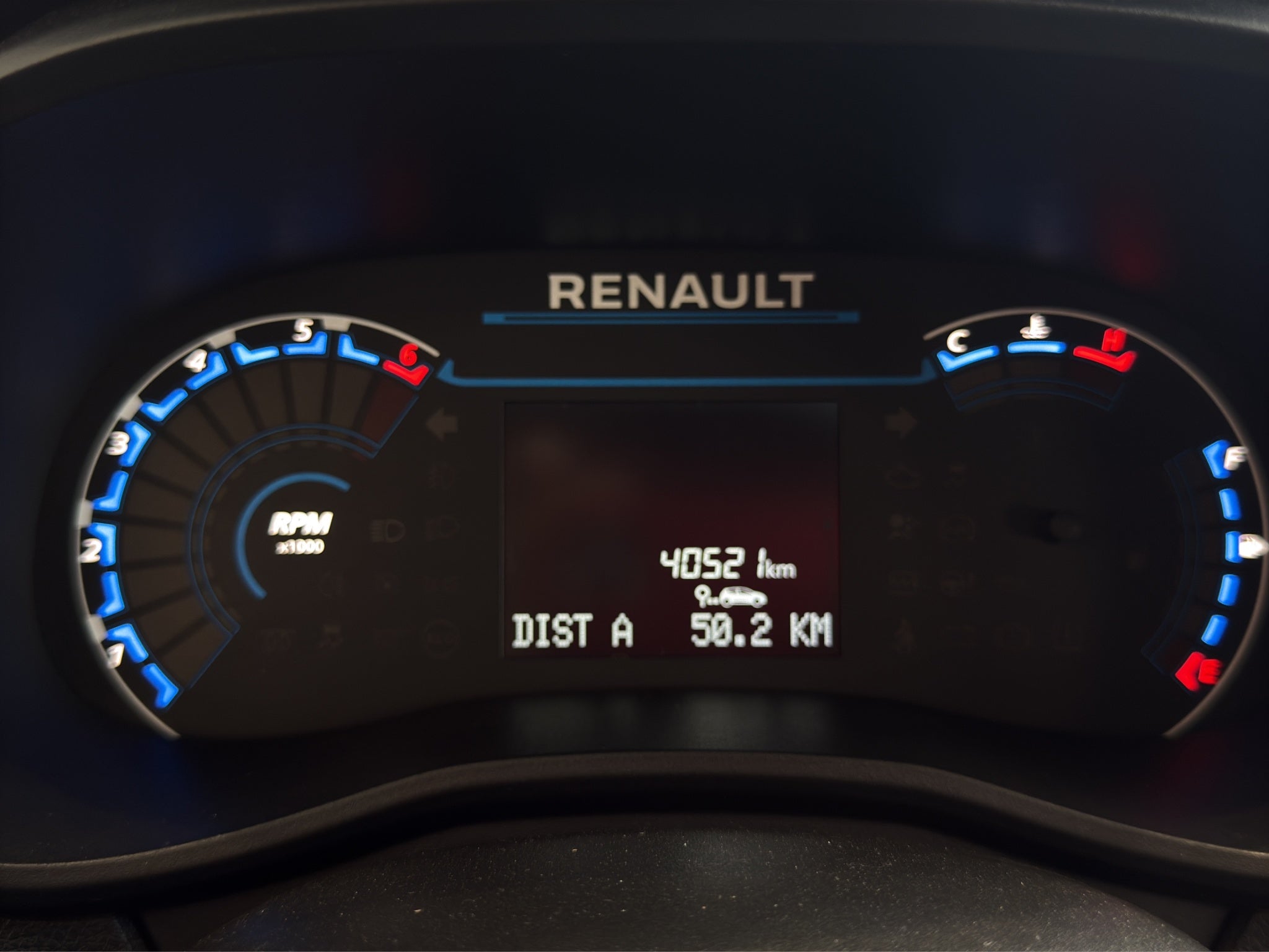 2024 Renault Kwid 5 pts. HB Iconic, TM5, a/ac., pantalla touch 8