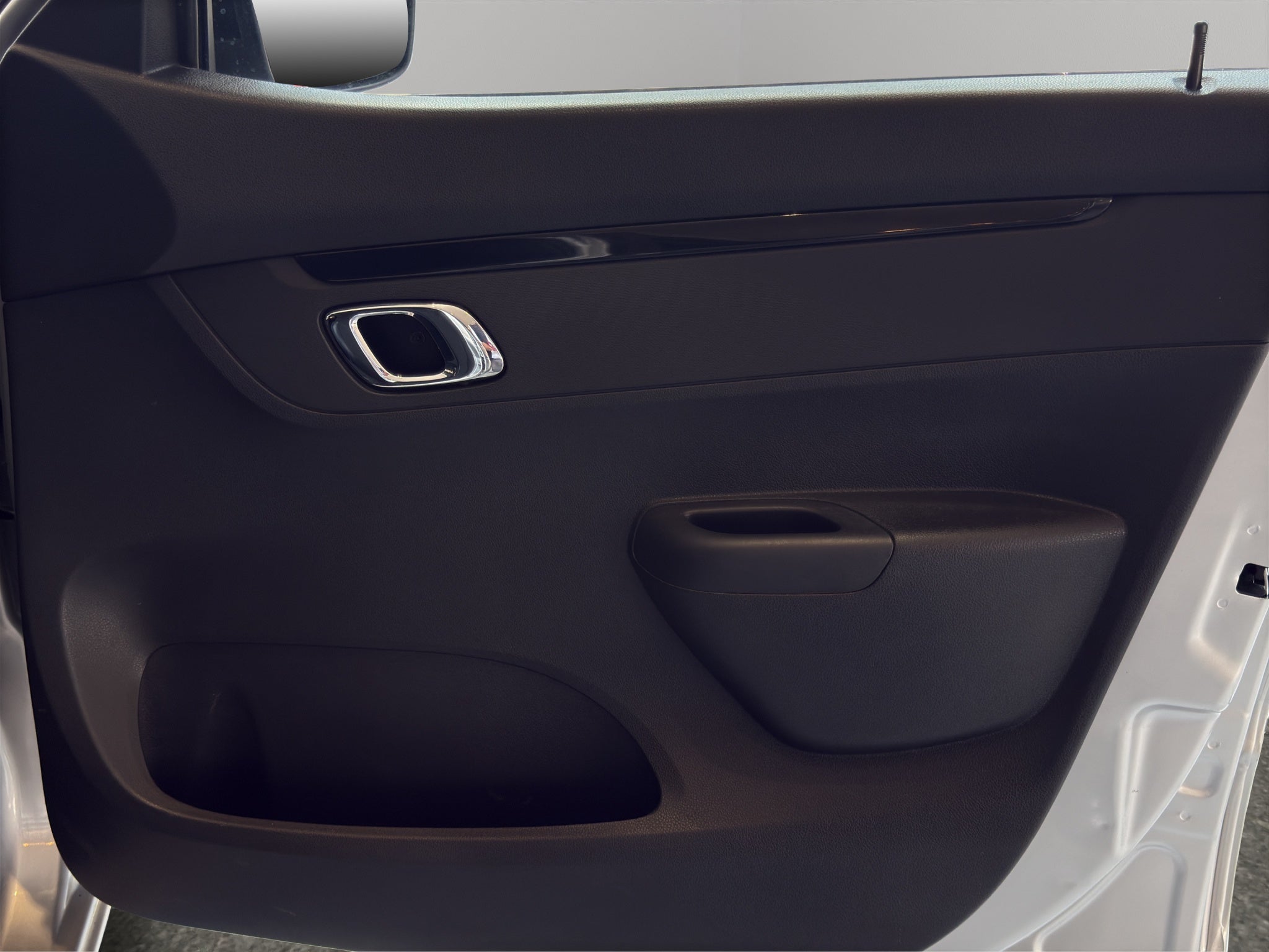 2024 Renault Kwid 5 pts. HB Iconic, TM5, a/ac., pantalla touch 8