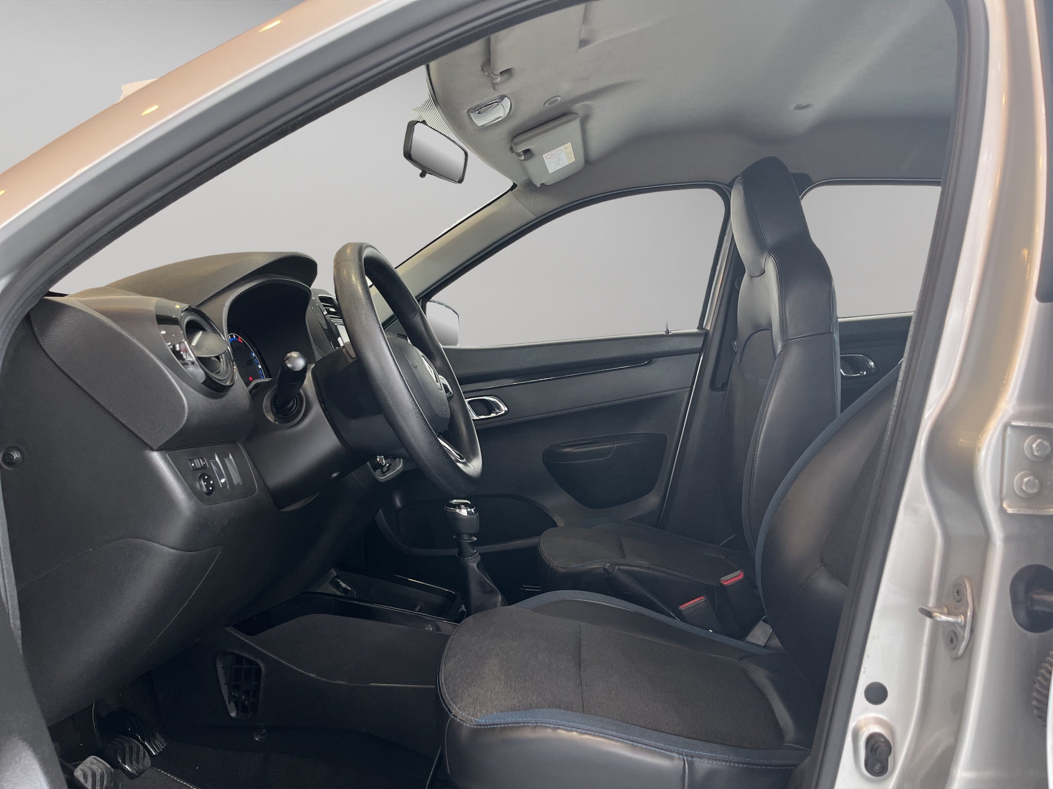 2024 Renault Kwid 5 pts. HB Iconic, TM5, a/ac., pantalla touch 8