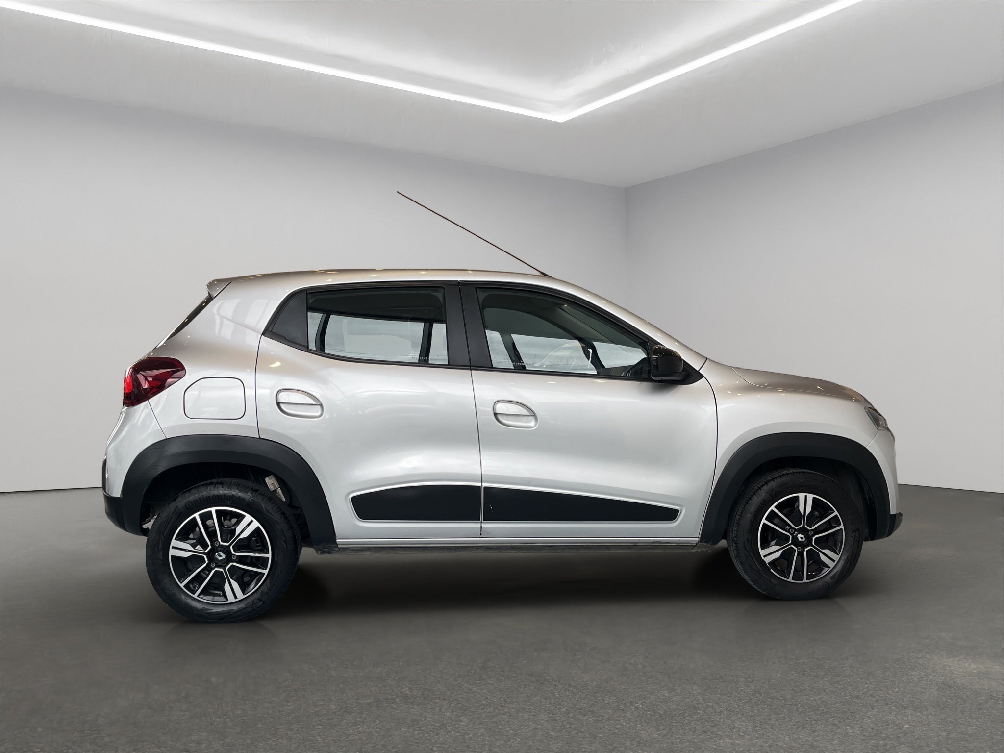 2024 Renault Kwid 5 pts. HB Iconic, TM5, a/ac., pantalla touch 8